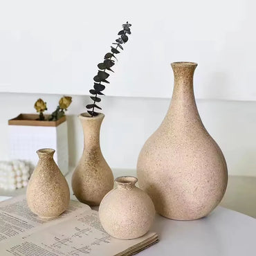 Solora wooden vases in multiple sizes with natural dark spots, holding dried flowers, including Soliva, Virola, Nerra, and Selora models