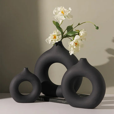 Oura Vase large modern ceramic vase for fresh and dried flowers in black color